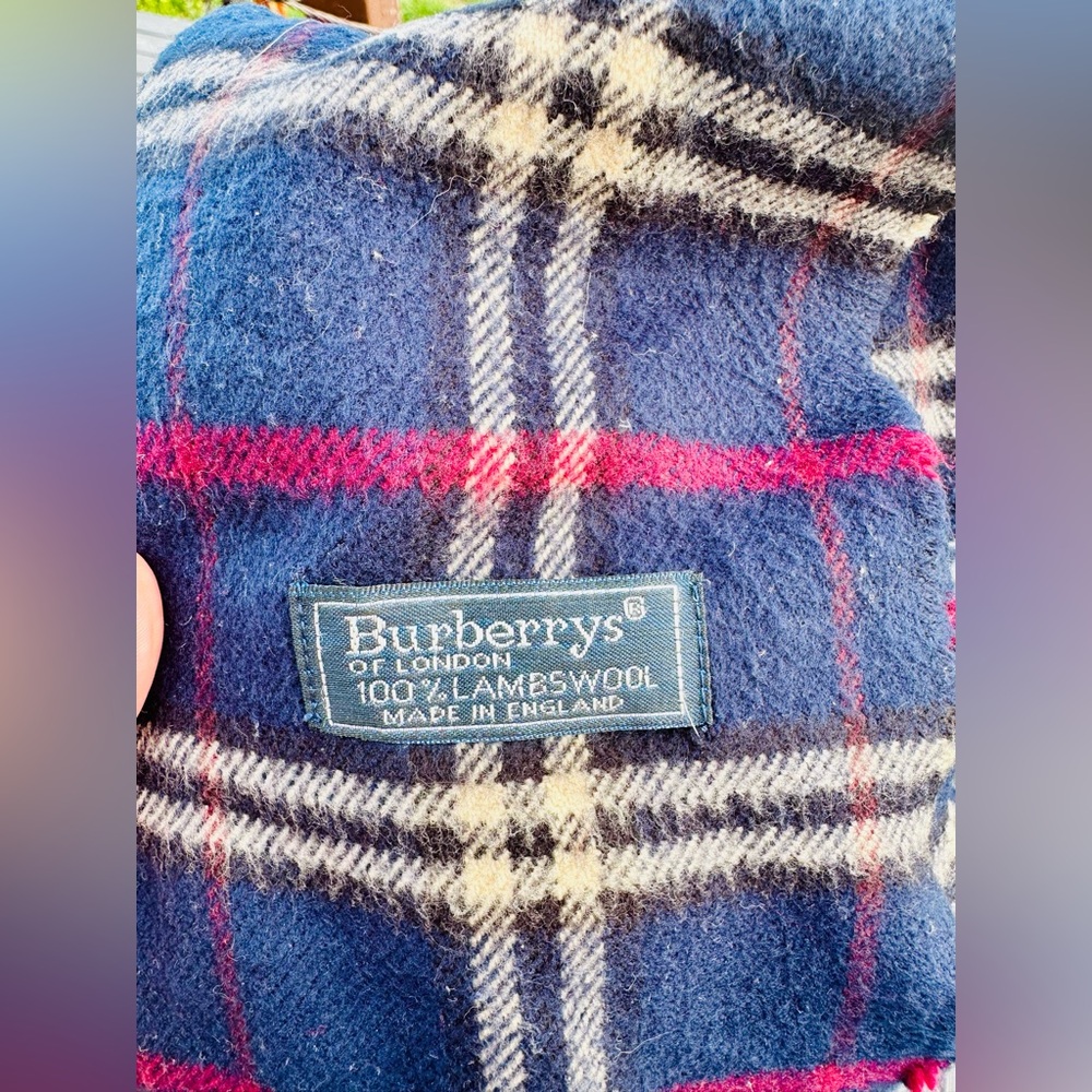 Burberry Vintage Navy, Cream & Red color Nova Check Wool Scarf. Unisex - Picture 3 of 9